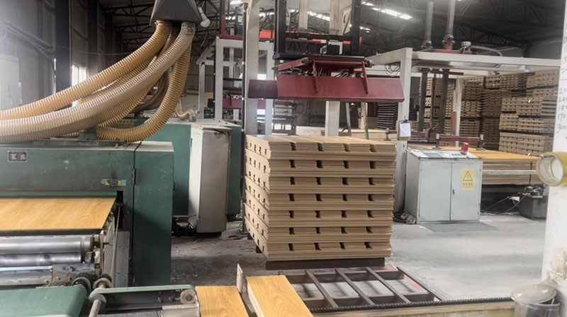 Lantai laminasi tahan air mengambang