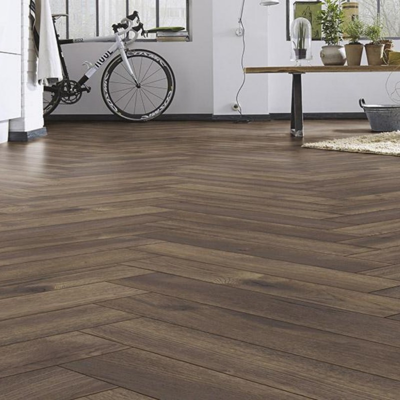 8mm%20Wooden%20Herringbone%20Laminate%20Flooring%20%282%29